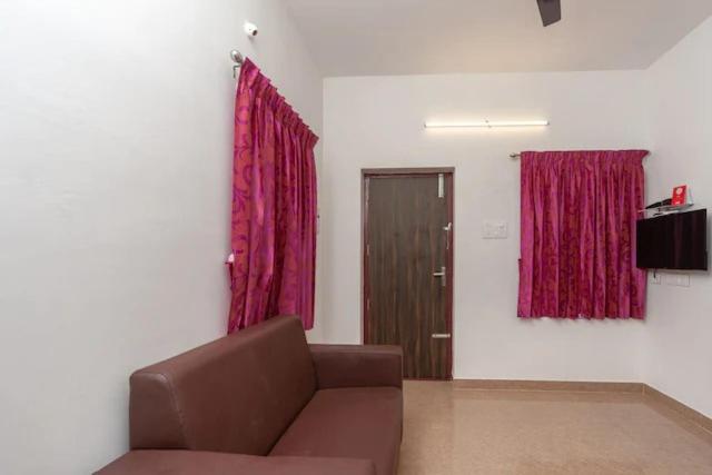 ホテル Varun Residency Airport Codissia Stay