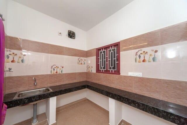 ホテル Varun Residency Airport Codissia Stay