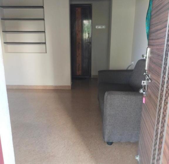 ホテル Varun Residency Airport Codissia Stay