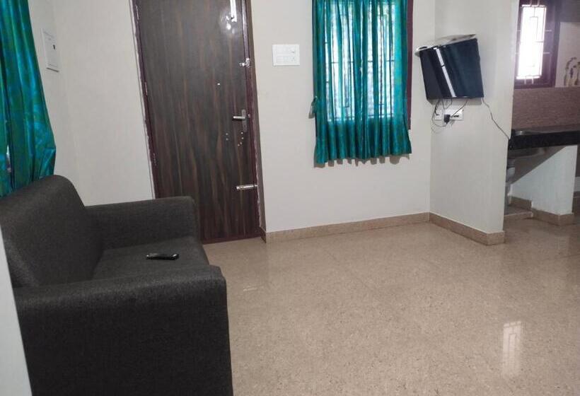 ホテル Varun Residency Airport Codissia Stay