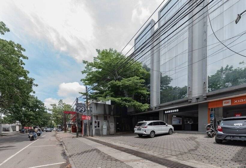 Отель Reddoorz @ Pelajar Pejuang 3