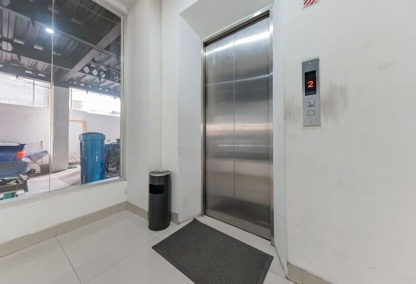 Отель Reddoorz @ Pelajar Pejuang 3