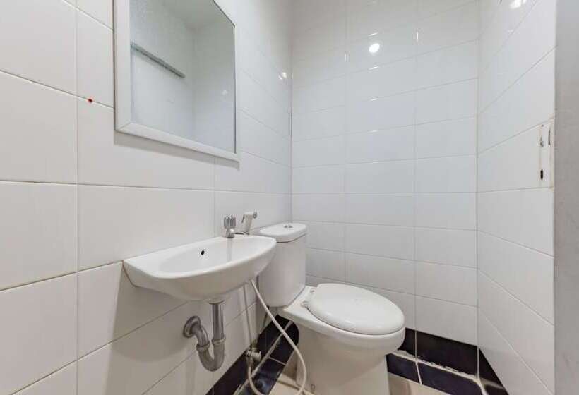 Отель Reddoorz @ Pelajar Pejuang 3