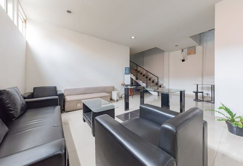 Отель Reddoorz @ Pelajar Pejuang 3