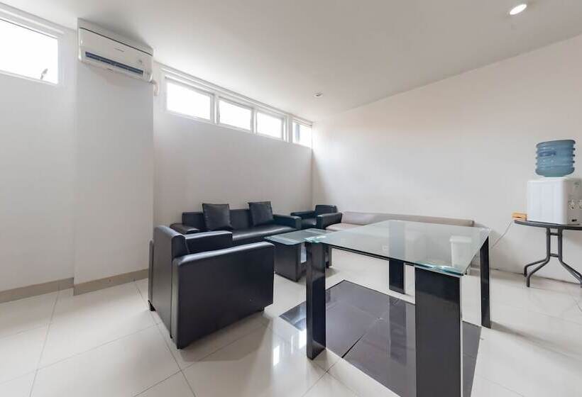 Отель Reddoorz @ Pelajar Pejuang 3