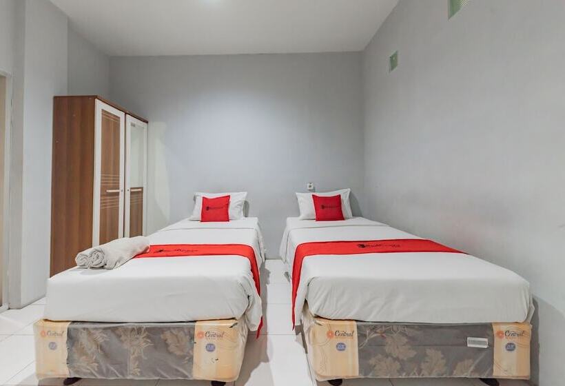 Отель Reddoorz @ Pelajar Pejuang 3