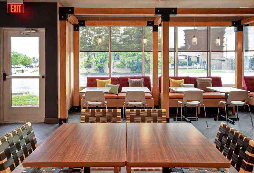 בית מלון כפרי Tru By Hilton Louisville Airport