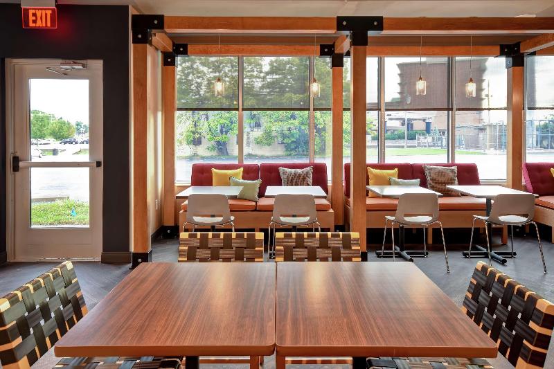 בית מלון כפרי Tru By Hilton Louisville Airport