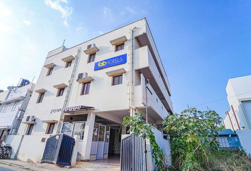 ホテル Varun Residency Airport Codissia Stay