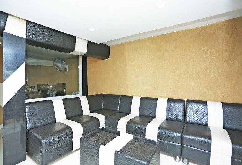 Oyo 16472 Hotel Shree Balram International