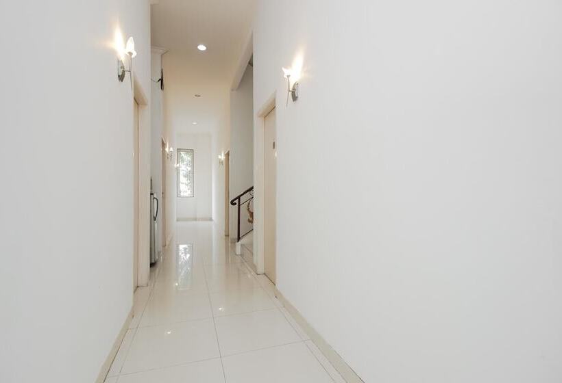 Пансион Reddoorz @ Permata Sari Karawaci