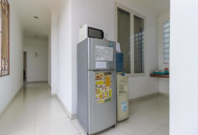 펜션 Reddoorz @ Permata Sari Karawaci