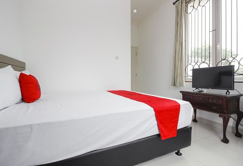 Пансион Reddoorz @ Permata Sari Karawaci