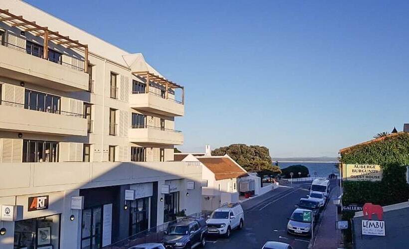 Zzzone Boutique Hostel