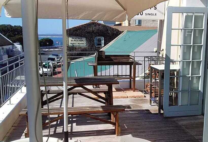 Zzzone Boutique Hostel