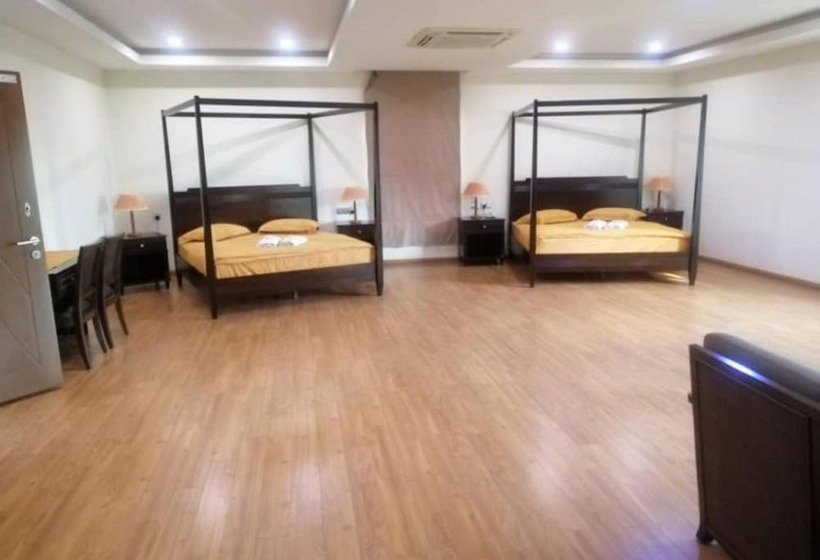 Отель Capital O 90653 Maxwell Inn Boutique