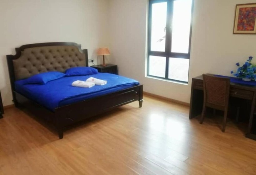 Отель Capital O 90653 Maxwell Inn Boutique