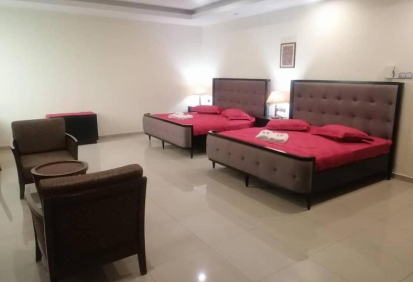 Отель Capital O 90653 Maxwell Inn Boutique