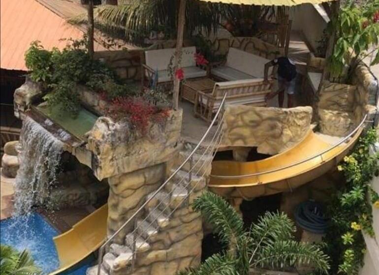 هتل Hosteria B Y B