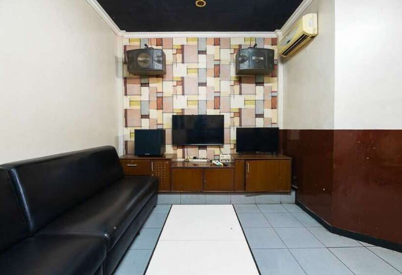 Отель Reddoorz @ Urip Sumoharjo