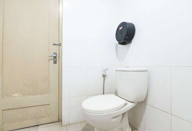 Отель Reddoorz @ Urip Sumoharjo