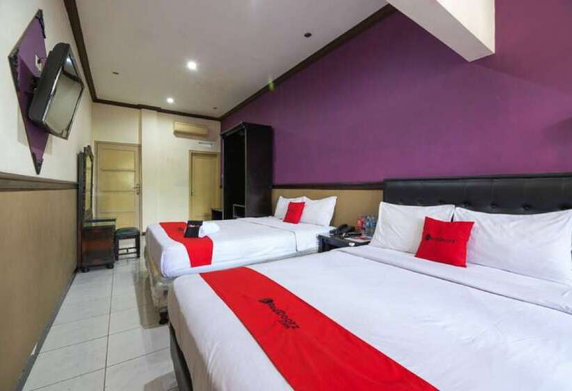 Отель Reddoorz @ Urip Sumoharjo