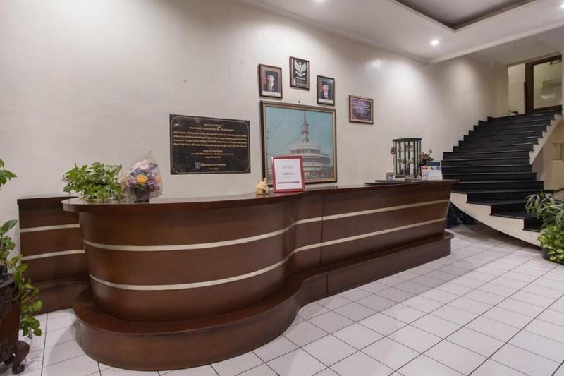 Отель Reddoorz @ Urip Sumoharjo