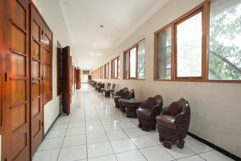 Отель Reddoorz @ Urip Sumoharjo