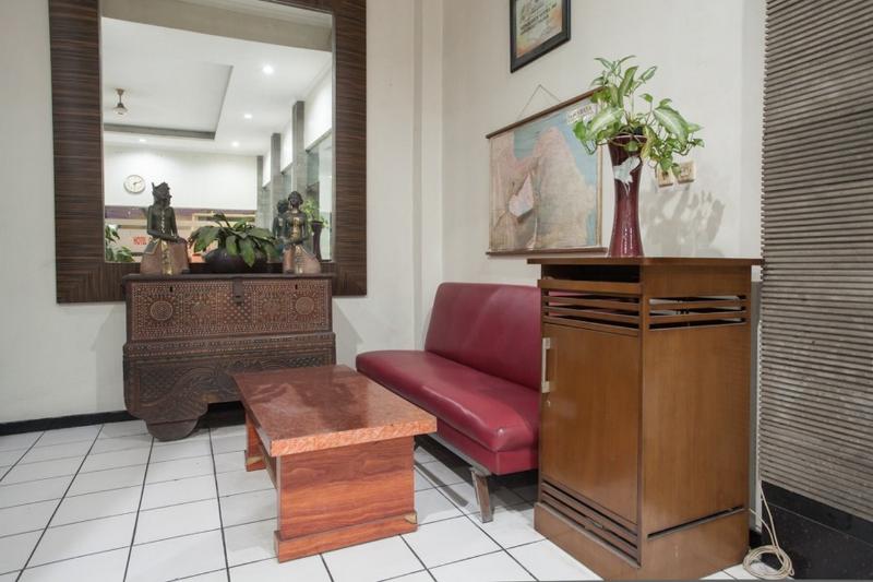 Отель Reddoorz @ Urip Sumoharjo