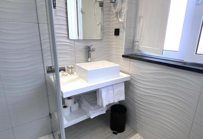 פנסיון By The Beach