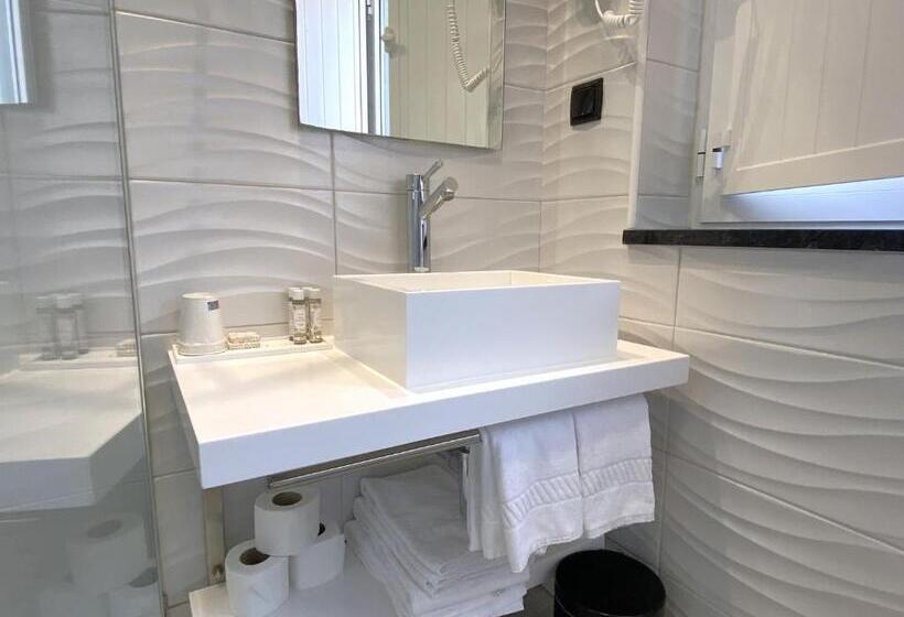 פנסיון By The Beach