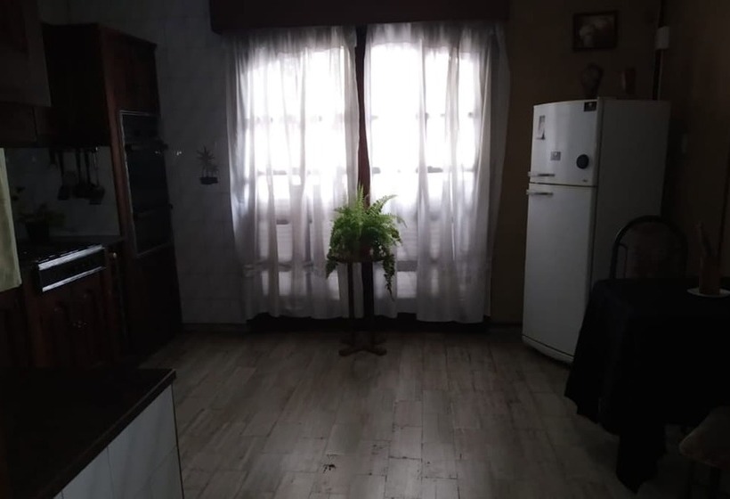 پانسیون Casona Poeta Airport