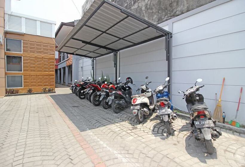 膳宿费 Reddoorz Near Hartono Mall 3