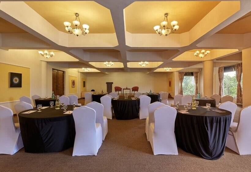 Курорт Sterling Mount Abu