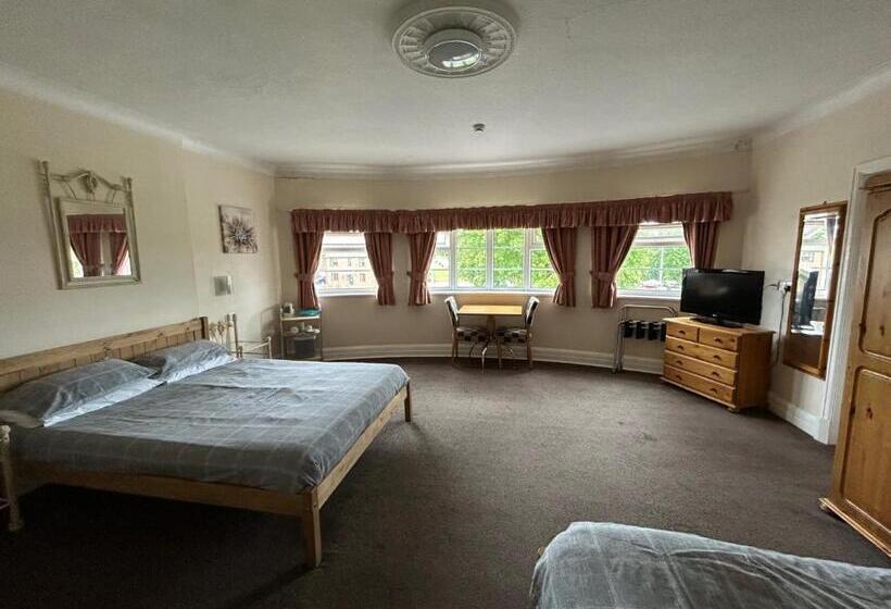 הוסטל Blue Boar Inn