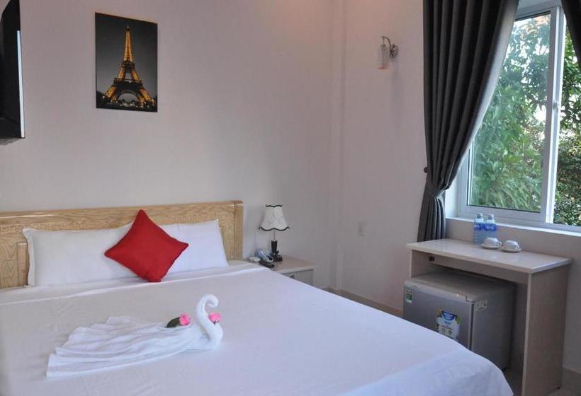 تختخواب و صبحانه Bon Ami Hostel