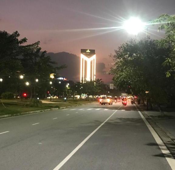 تختخواب و صبحانه Bon Ami Hostel