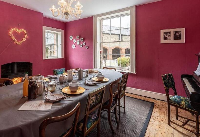 Bed and Breakfast The Hall