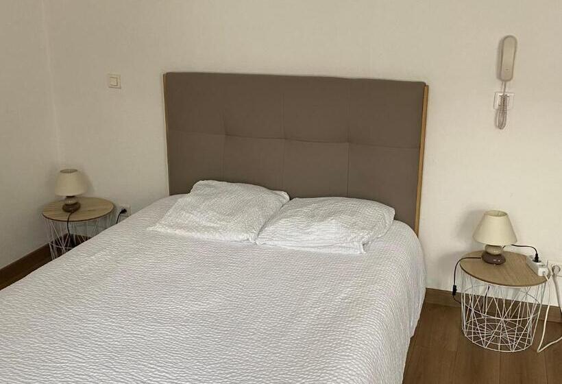 בית מלון כפרי Hôtel Les Trois Maures