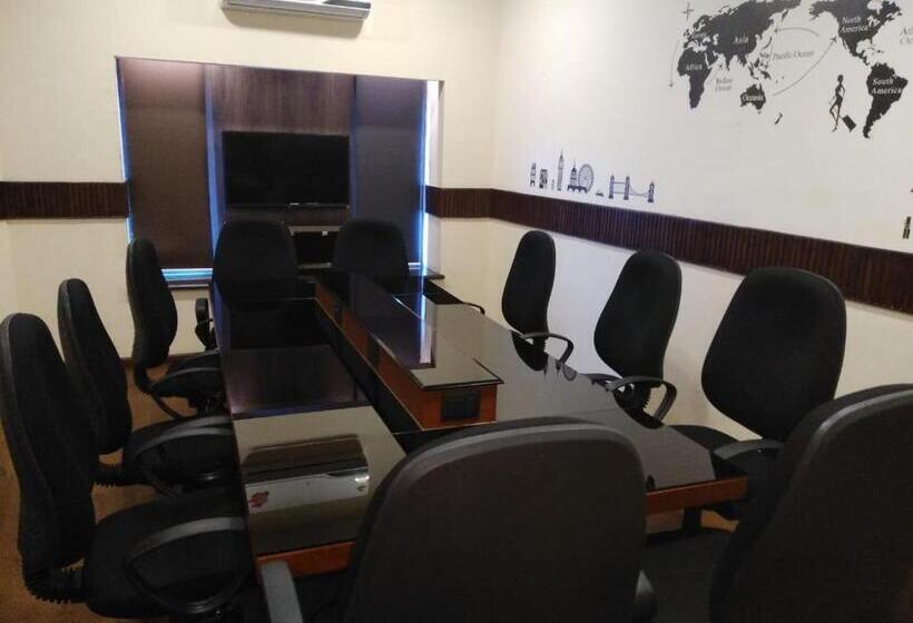 فندق Merlin International