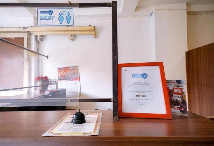 Отель Reddoorz Near Braga Street