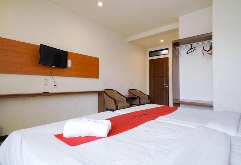 Отель Reddoorz Near Braga Street