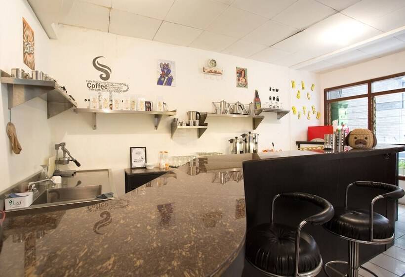 호텔 Reddoorz @ Supratman Street