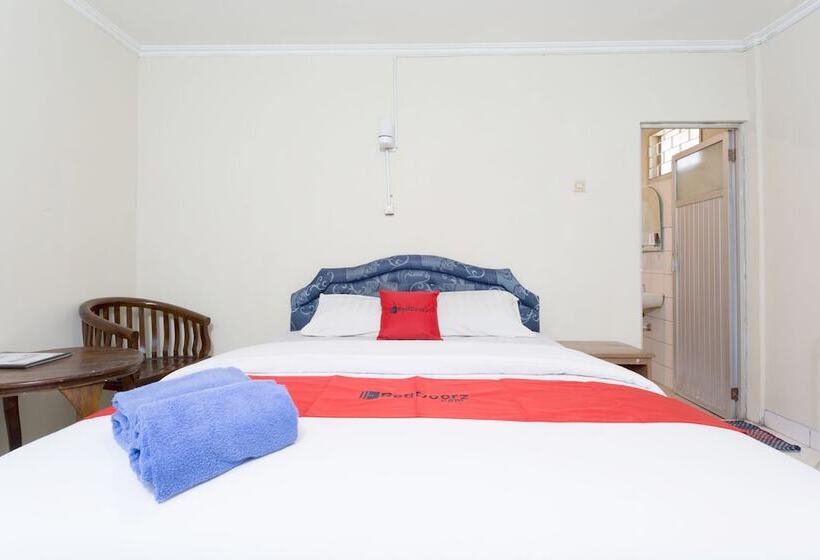 호텔 Reddoorz @ Supratman Street