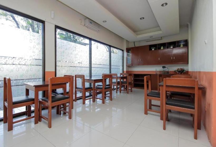 펜션 Reddoorz Near Jalan Jendral Sudirman Manado