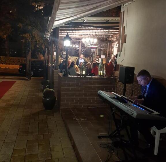 بنسيون Vila Turistica Tosca Regal