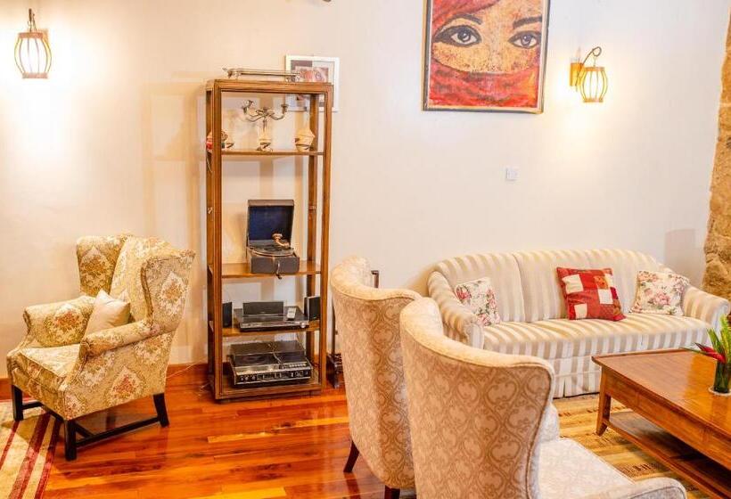 Пансион Zereniti House