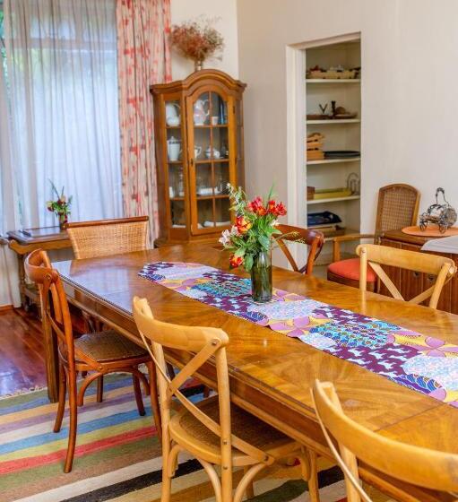 Пансион Zereniti House