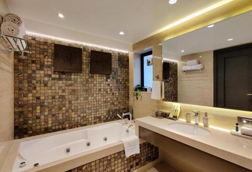 منتجع Fazlani Natures Nest  The Wellness Retreat