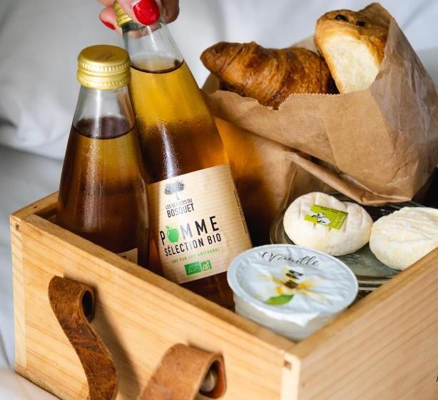 Отель Château De Tauzies, The Originals Relais